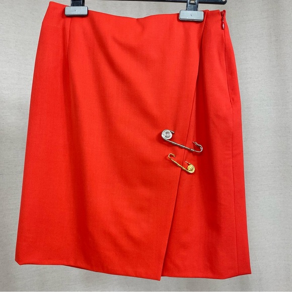 GIANNI VERSACE COUTURE Vintage Skirt & Two Versace Safety Pins - Picture 1 of 14